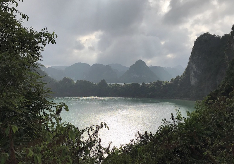 Best cruise itineraries to visit Me Cung Cave