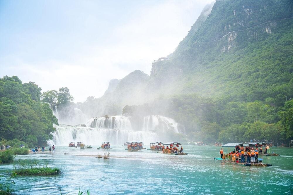 Cao Bang: Ban Gioc Waterfall Day Tour & Local Experiences