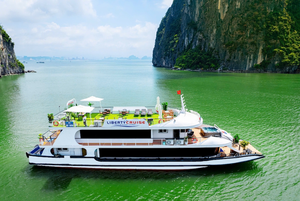 Ha Long Bay Day Tour: Sung Sot Cave, Luon Cave & Titop Island