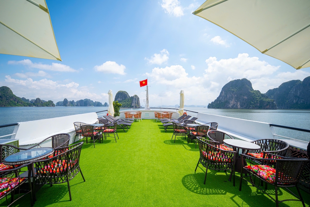 Ha Long Bay Day Tour: Sung Sot Cave, Luon Cave & Titop Island