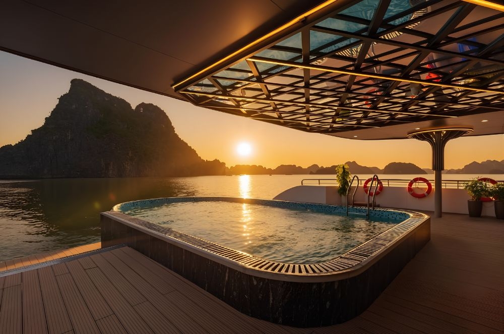 Aqua Luxury Cruise