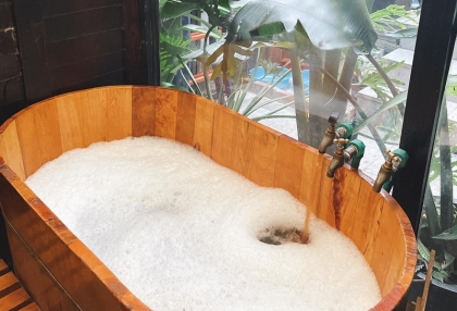 the-art-of-red-dao-herbal-baths-a-wellness-ritual.jpg
